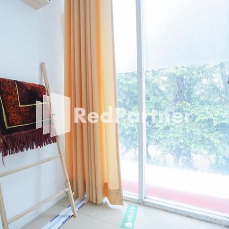 Eascot Hotel Mitra Reddoorz 자카르타 외부 사진