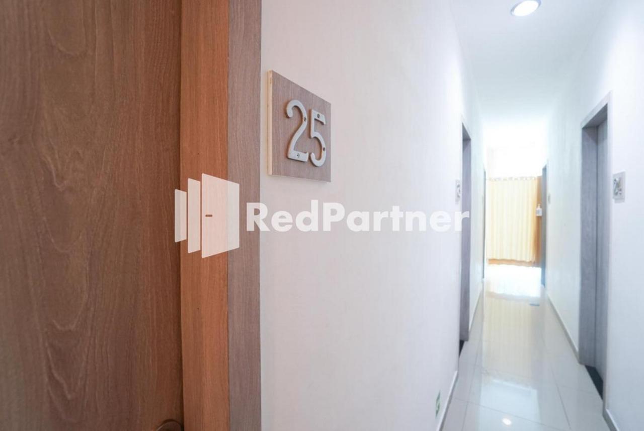 Eascot Hotel Mitra Reddoorz 자카르타 외부 사진