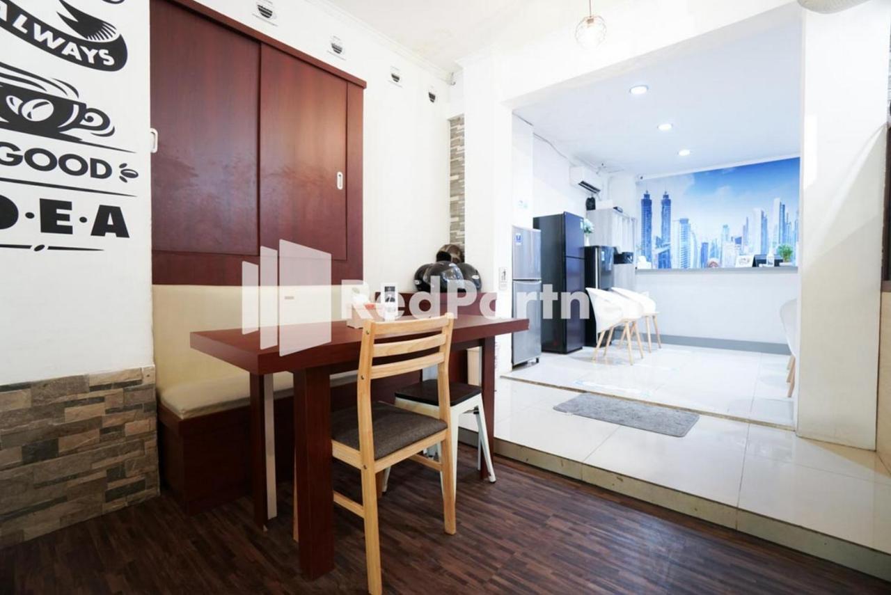 Eascot Hotel Mitra Reddoorz 자카르타 외부 사진