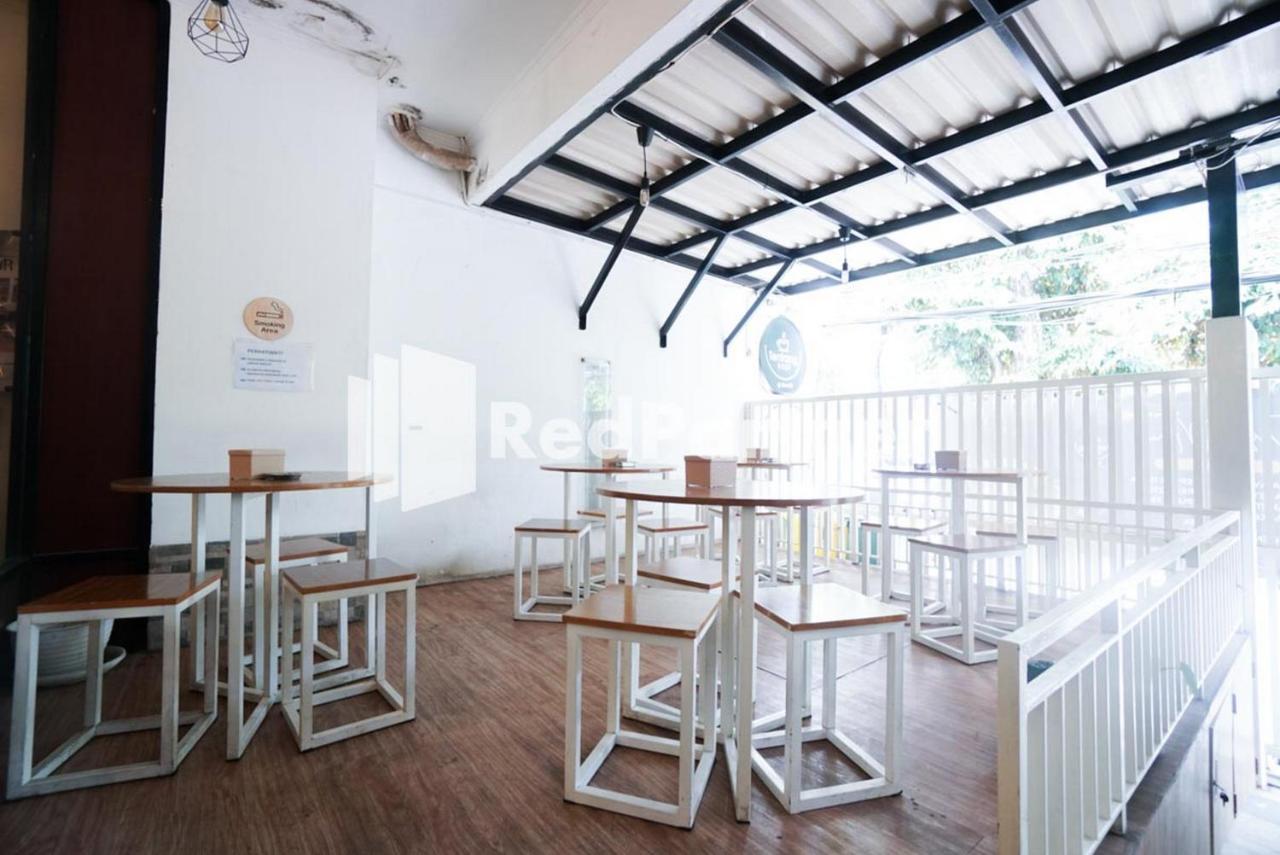 Eascot Hotel Mitra Reddoorz 자카르타 외부 사진