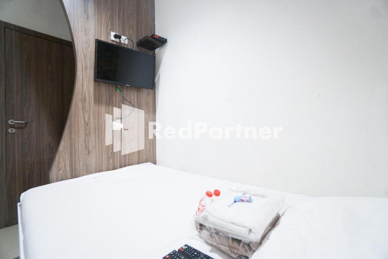 Eascot Hotel Mitra Reddoorz 자카르타 외부 사진
