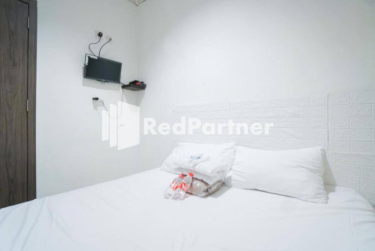 Eascot Hotel Mitra Reddoorz 자카르타 외부 사진