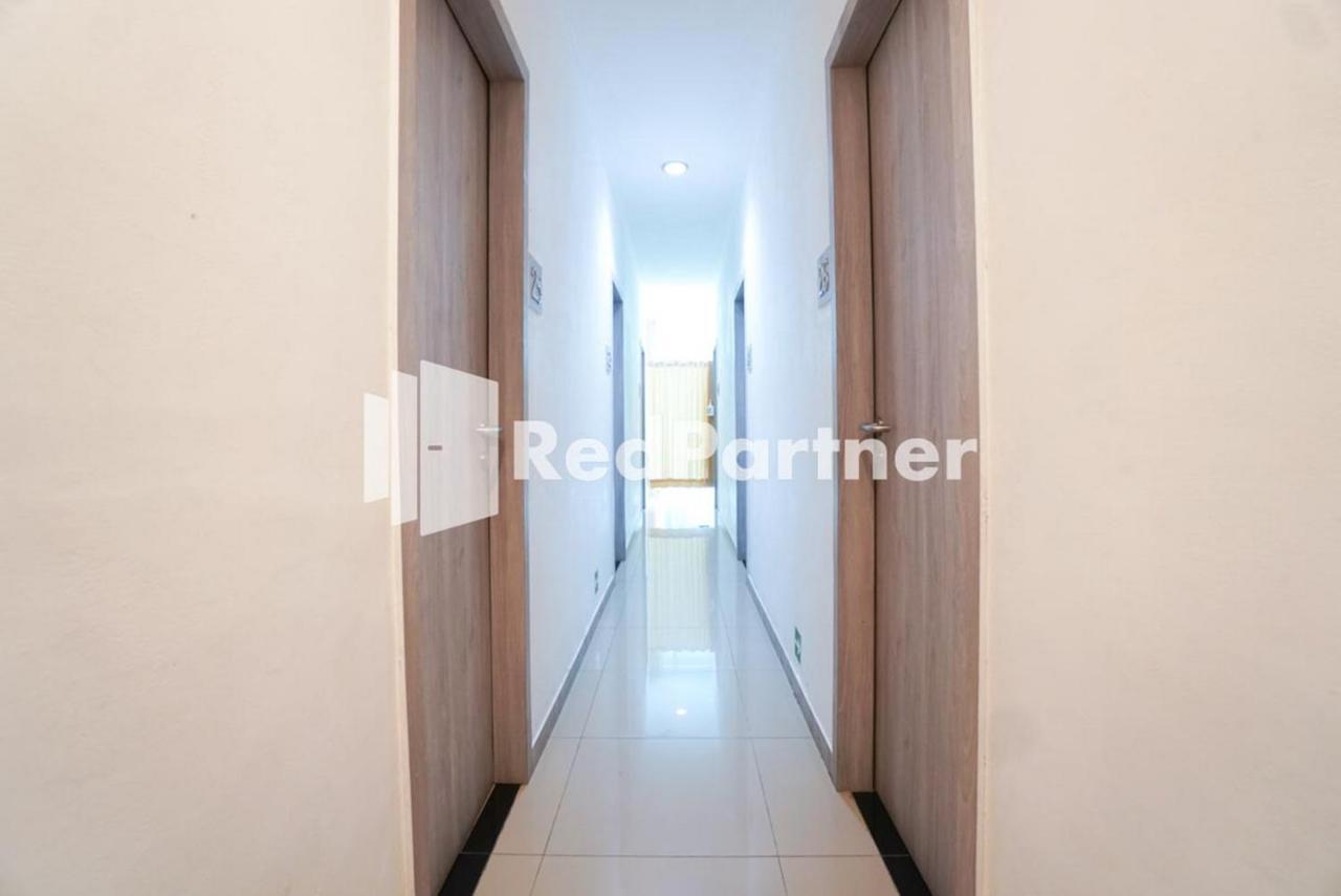 Eascot Hotel Mitra Reddoorz 자카르타 외부 사진