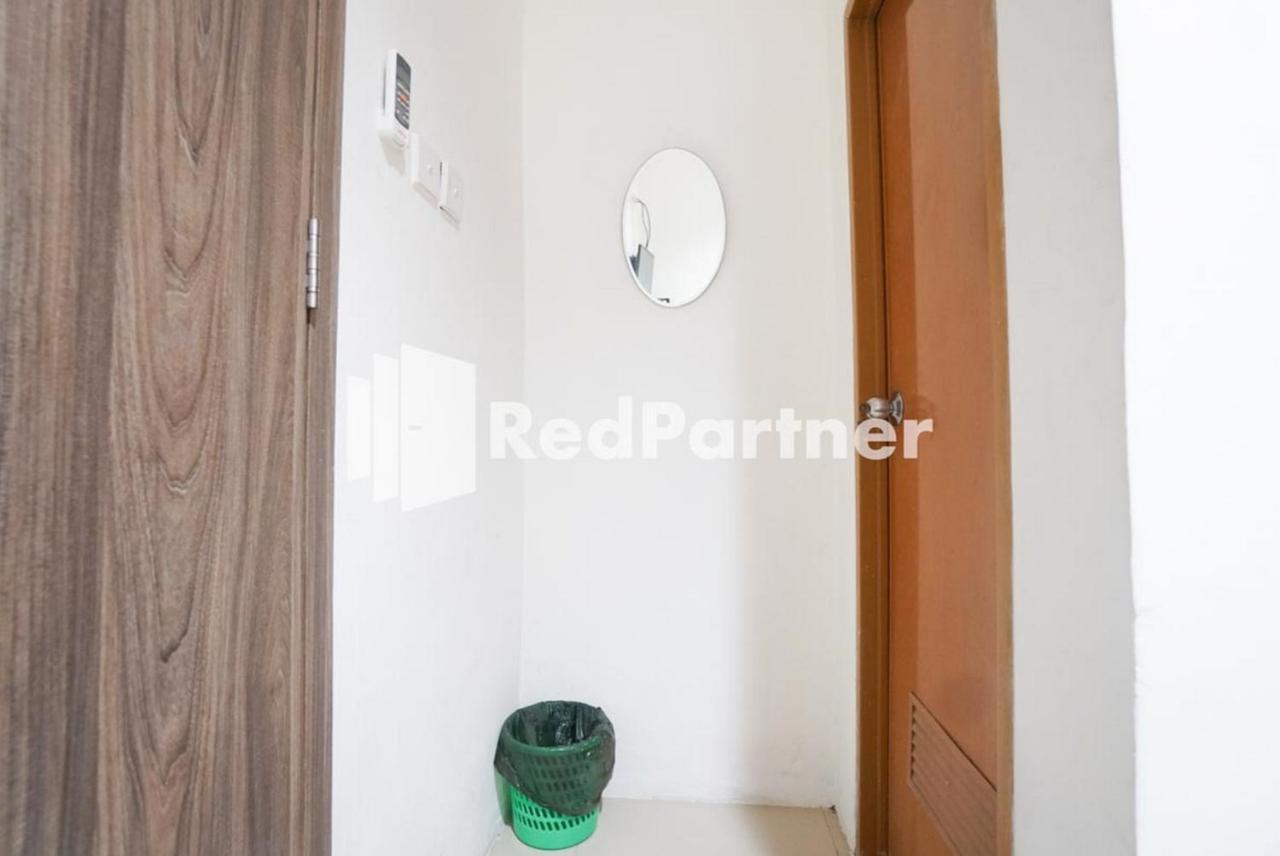 Eascot Hotel Mitra Reddoorz 자카르타 외부 사진