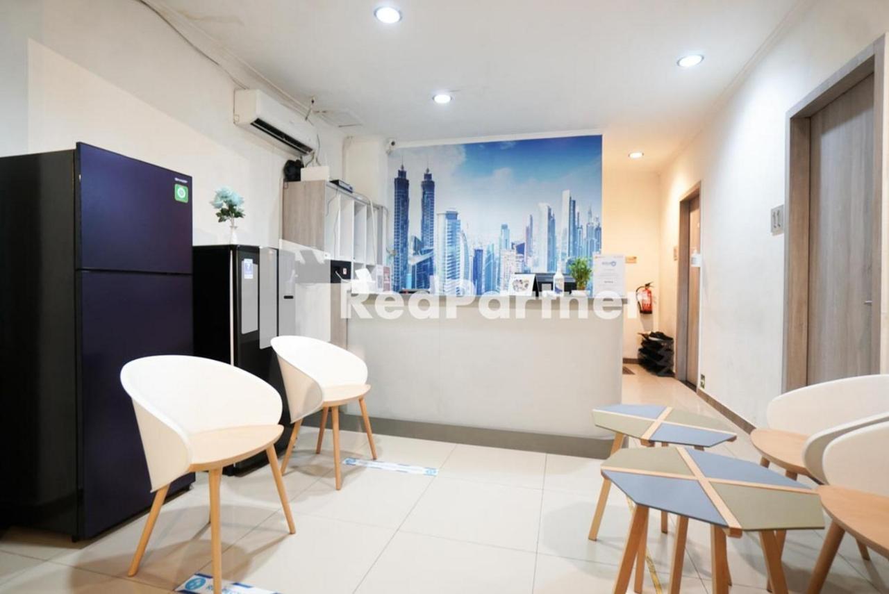 Eascot Hotel Mitra Reddoorz 자카르타 외부 사진