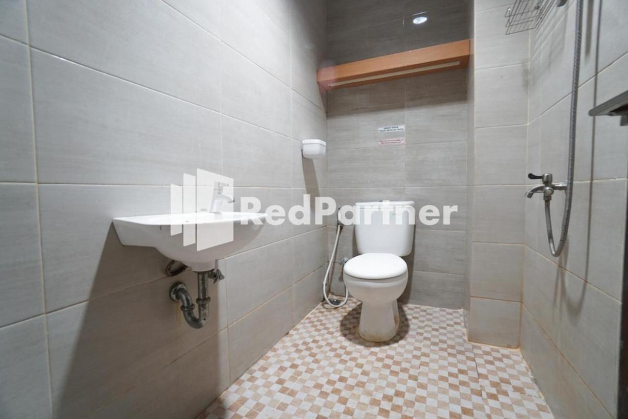 Eascot Hotel Mitra Reddoorz 자카르타 외부 사진