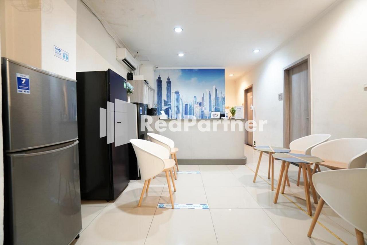 Eascot Hotel Mitra Reddoorz 자카르타 외부 사진