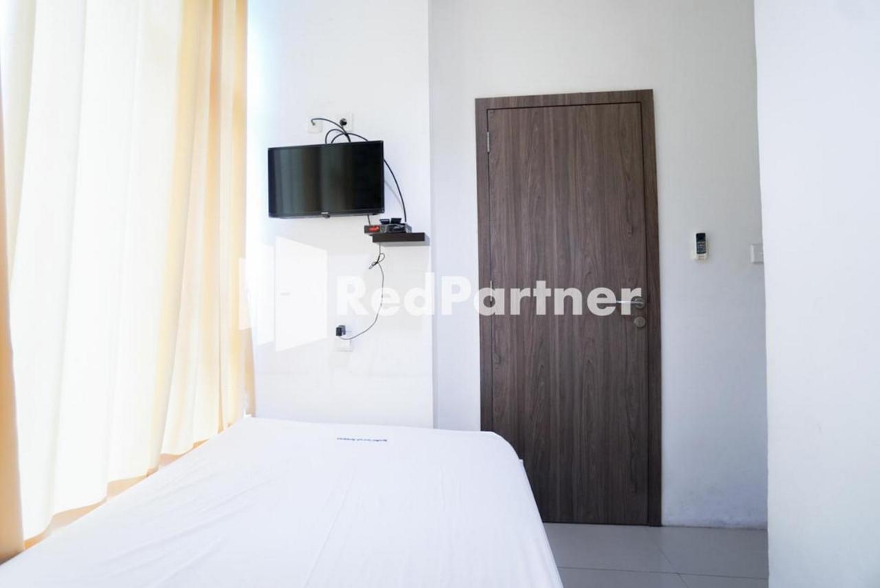 Eascot Hotel Mitra Reddoorz 자카르타 외부 사진