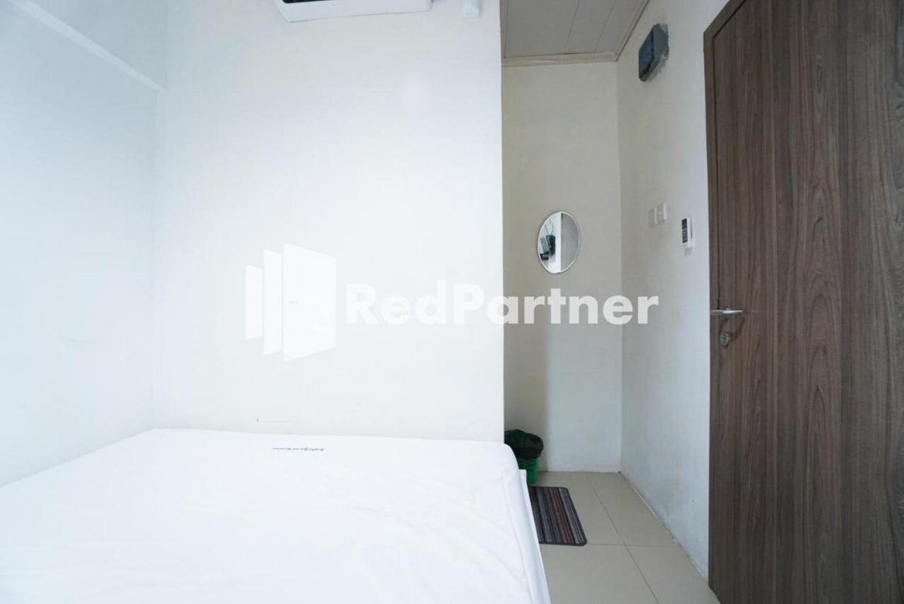 Eascot Hotel Mitra Reddoorz 자카르타 외부 사진