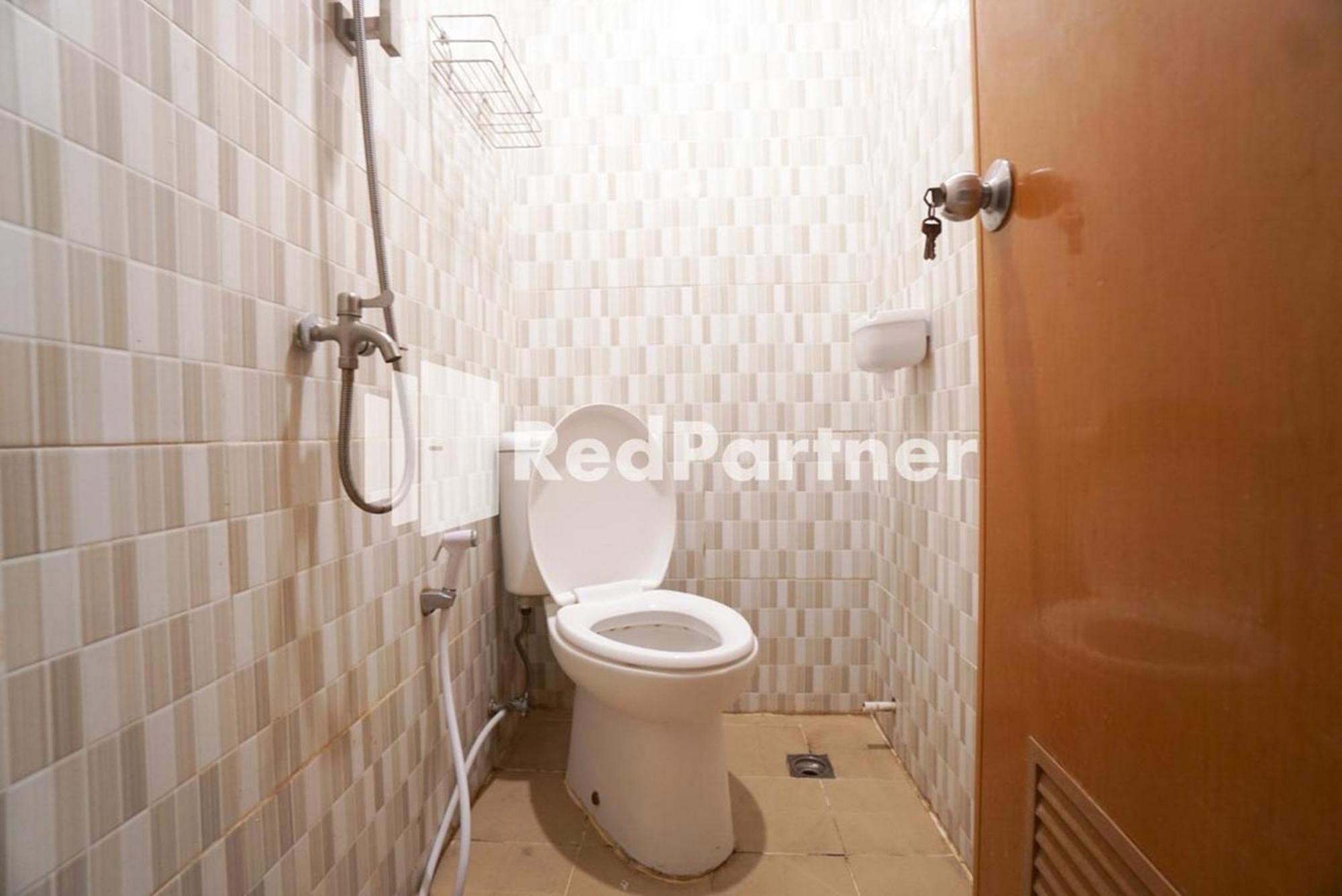 Eascot Hotel Mitra Reddoorz 자카르타 객실 사진