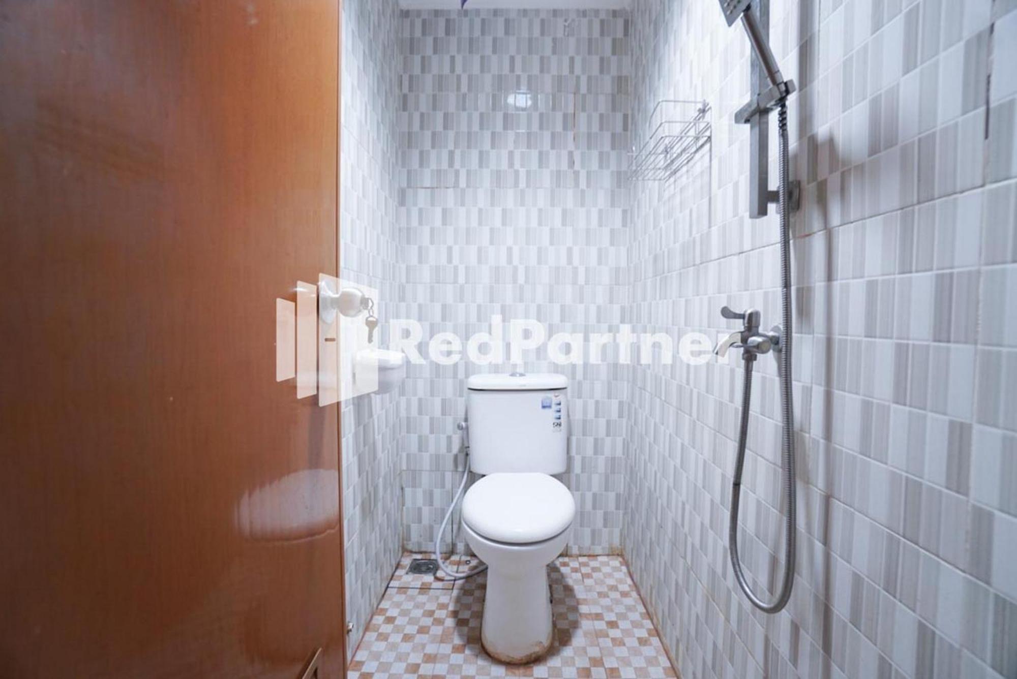 Eascot Hotel Mitra Reddoorz 자카르타 객실 사진