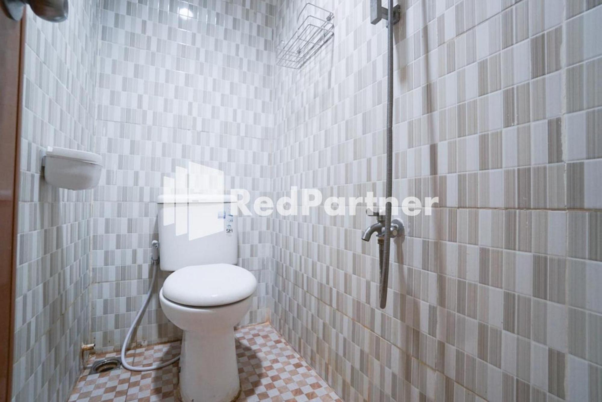 Eascot Hotel Mitra Reddoorz 자카르타 객실 사진